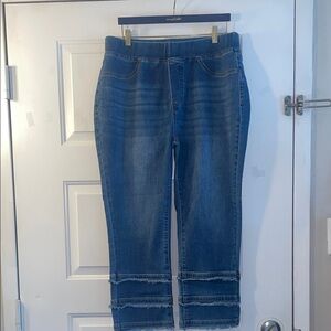 Denim Blue Cropped Jeans with Frayed Hem